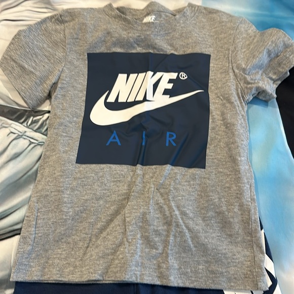 Boys NIKE Shorts Set - Picture 2 of 5